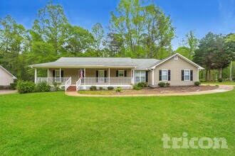 Building Photo - 555 N Oakland Cir