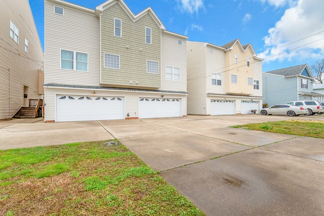 Building Photo - 1016 Hillside Ave