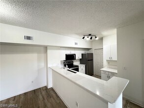 Building Photo - 1830 Florida Club Cir