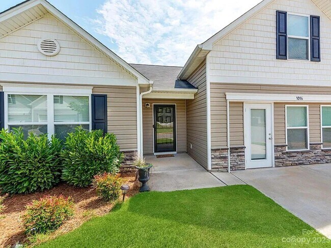 Foto del edificio - 1016 Amberlight Circle