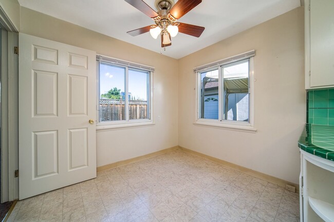 Building Photo - 2-Bedroom Near Downtown San Jose (Duplex)-...