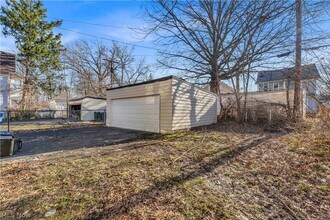 Building Photo - 913 Helmsdale Rd