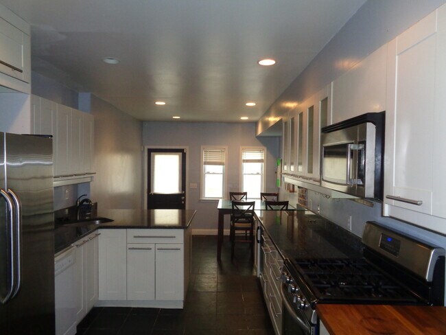 Foto del edificio - 2727 Hudson St