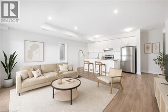 Building Photo - 123 REVERIE Wy