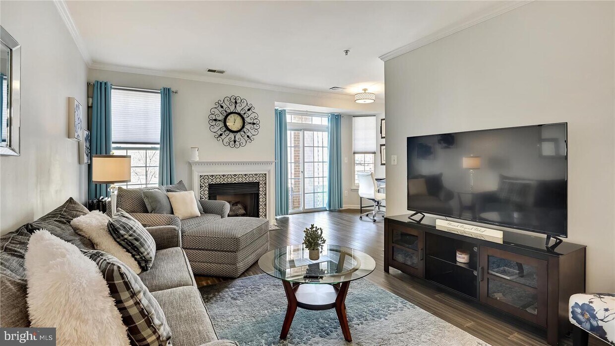 Foto principal - 8183 Carnegie Hall Ct