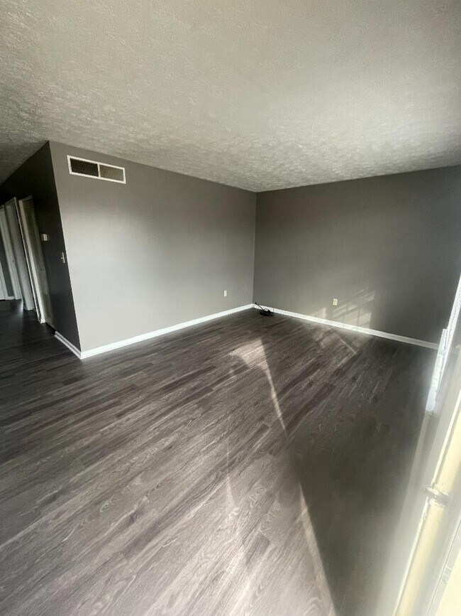 Foto del edificio - 98 Andrea Dr