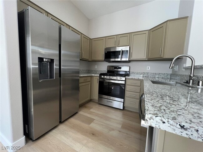 Building Photo - 10780 Valencia Hills St