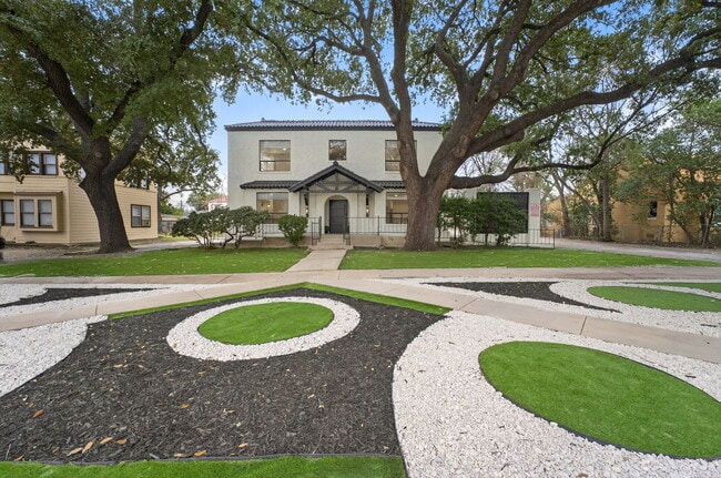 Building Photo - 1635 W Mulberry Ave