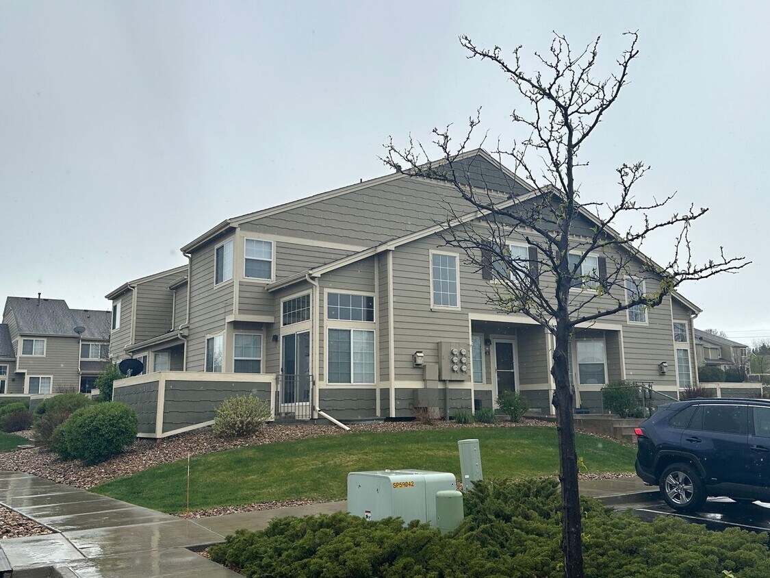 Foto principal - Beautiful 2Bd 1.5Bath Condo Close to Every...