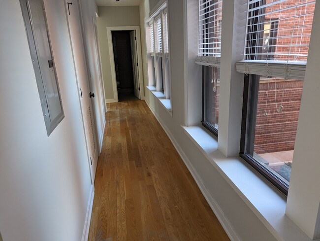 Building Photo - 2203 W Eastwood Ave