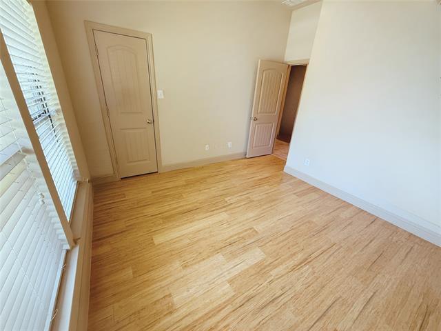 Building Photo - 722 Arbol