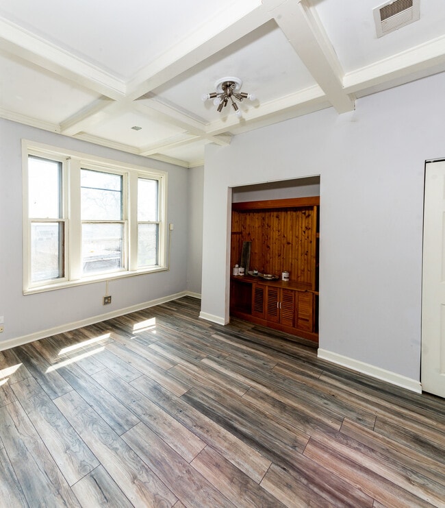 Building Photo - 1427 E 69th Pl