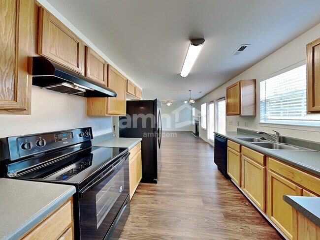 Building Photo - 1749 E Ridge Heights Dr