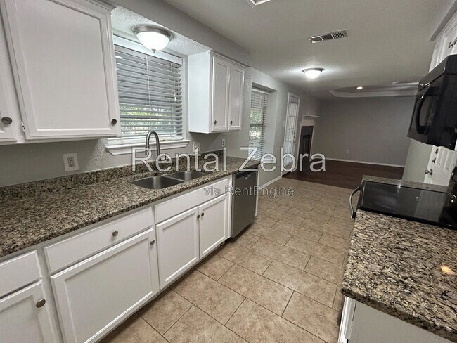 Foto del edificio - 6005 Lindy Ln