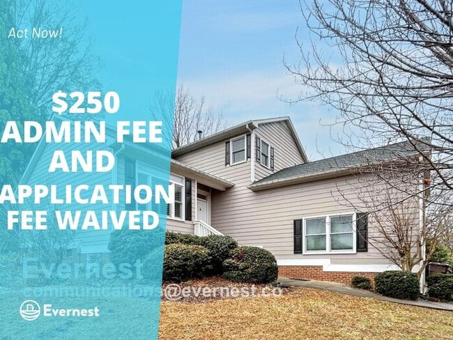 Building Photo - 2216 Hornbeam St