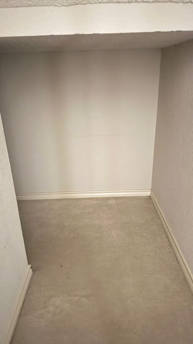 Foto del edificio - 7011 Cottonwood Cir