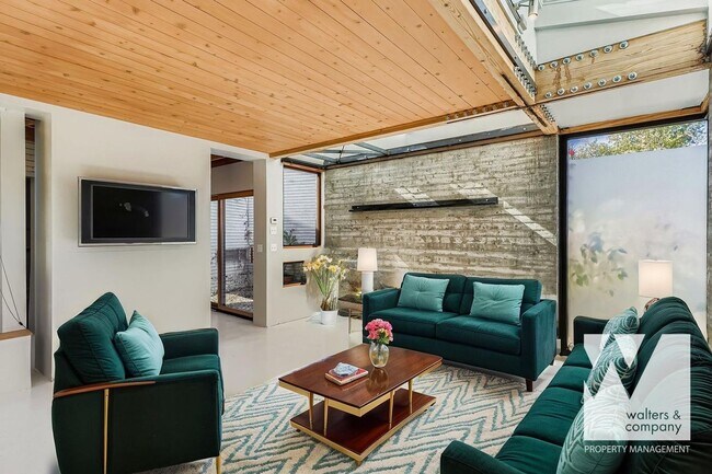 Photo - 701 S Milwaukee St House