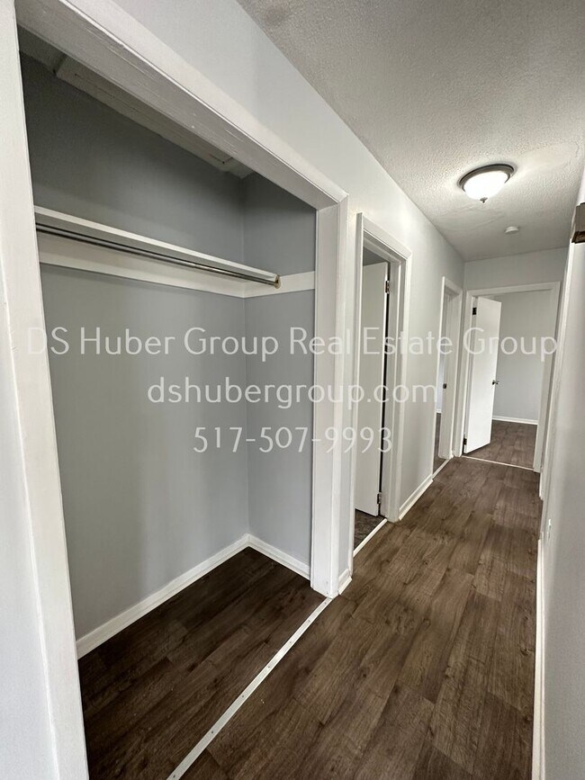 Foto del edificio - 4711 Bristol Lansing, MI48910