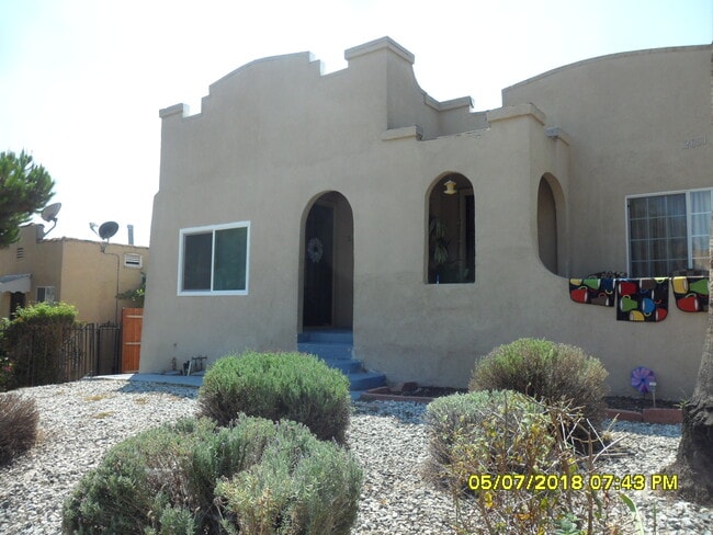 Building Photo - 2053 S Palm Grove Ave