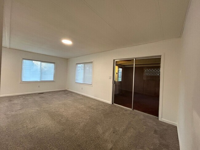 Foto del edificio - 452 Silver Leaf Dr