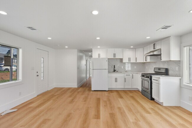 Foto del edificio - 1671 Mono Ave