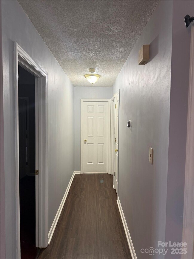 Building Photo - 9520 Marshbrooke Rd