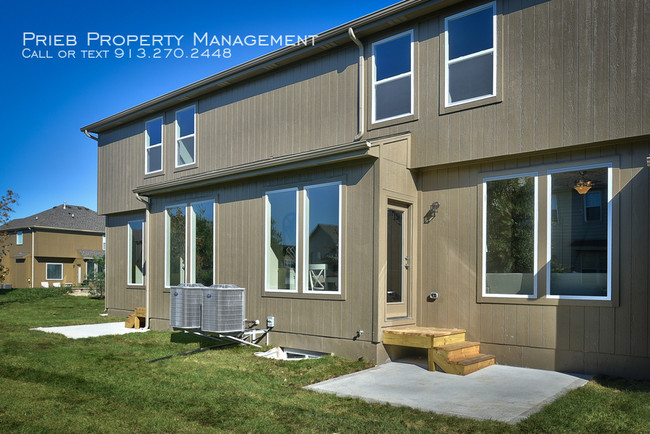 Building Photo - Townhomes at The Reserve