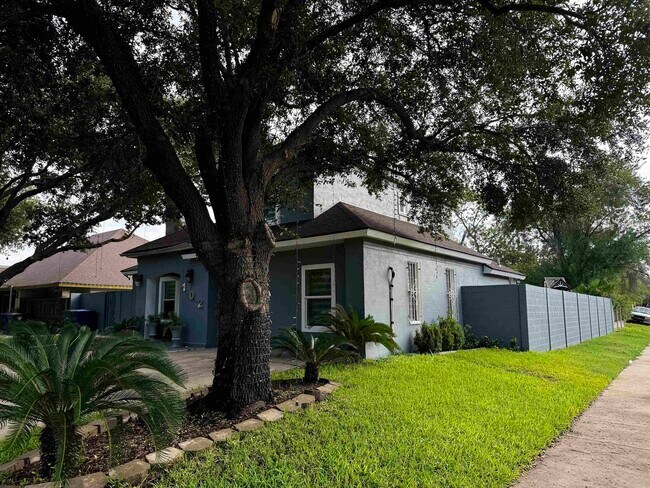 Building Photo - 102 Biscayne Loop
