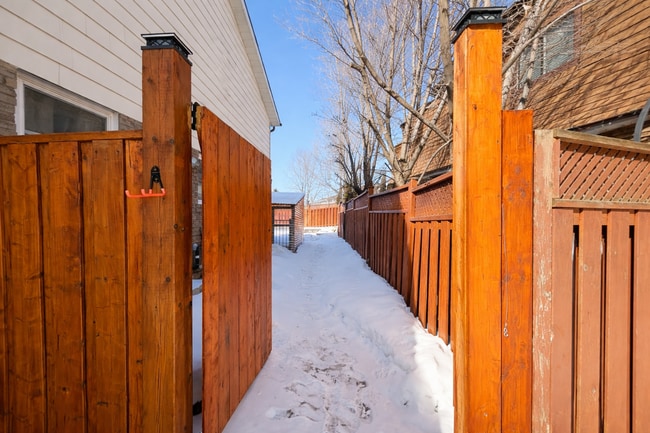 Building Photo - 10 Salisbury Cir