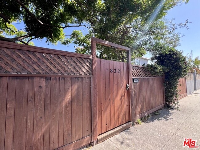 Building Photo - 832 Indiana Ave