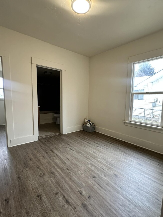 Foto del edificio - 906 B St