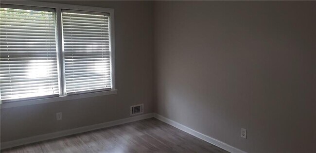 Foto del edificio - 421 Beaumont Dr SW