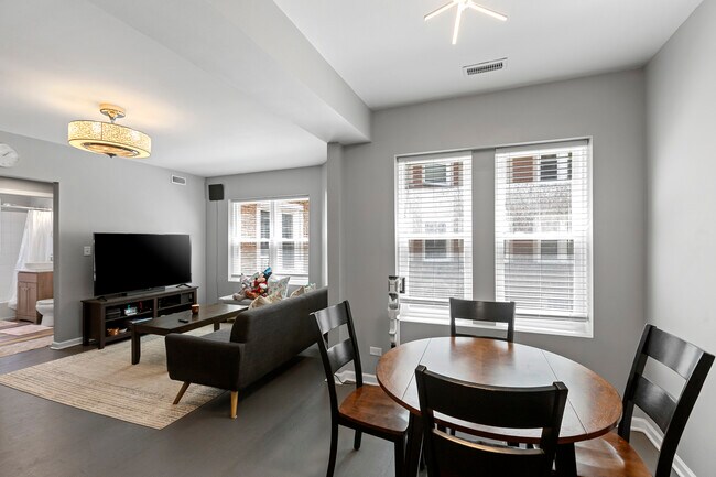 Foto del edificio - 4423 N Lawndale Ave