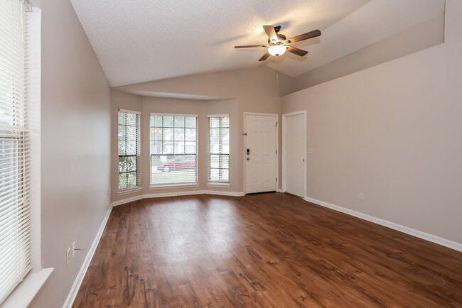 Building Photo - 2513 Townsquare Dr