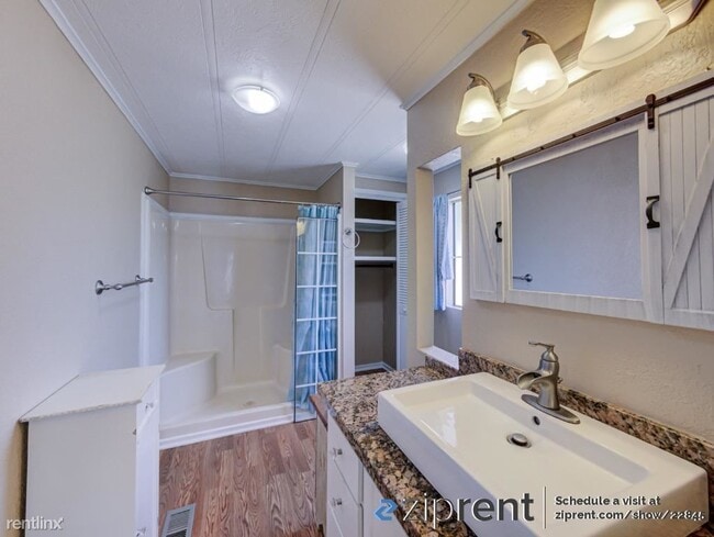 Building Photo - Studio, 1 bath House - 519 W Taylor St, Sa...