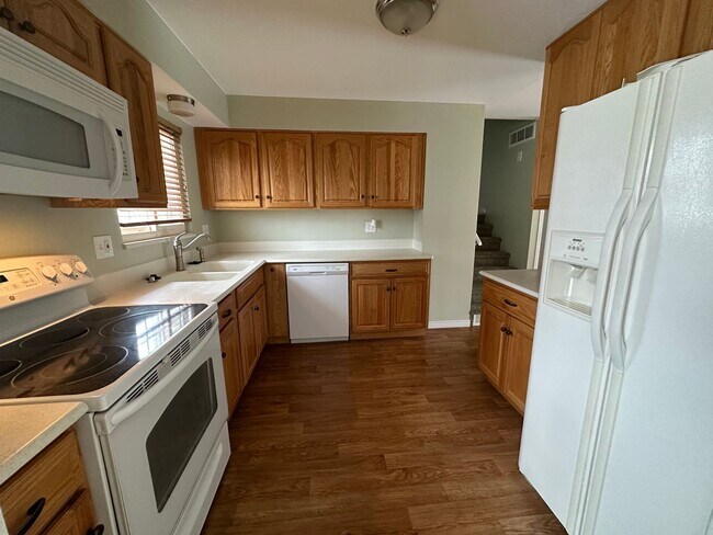 Foto del edificio - ADORABLE 4 BEDROOM HOUSE LOCATED CLOSE TO ...