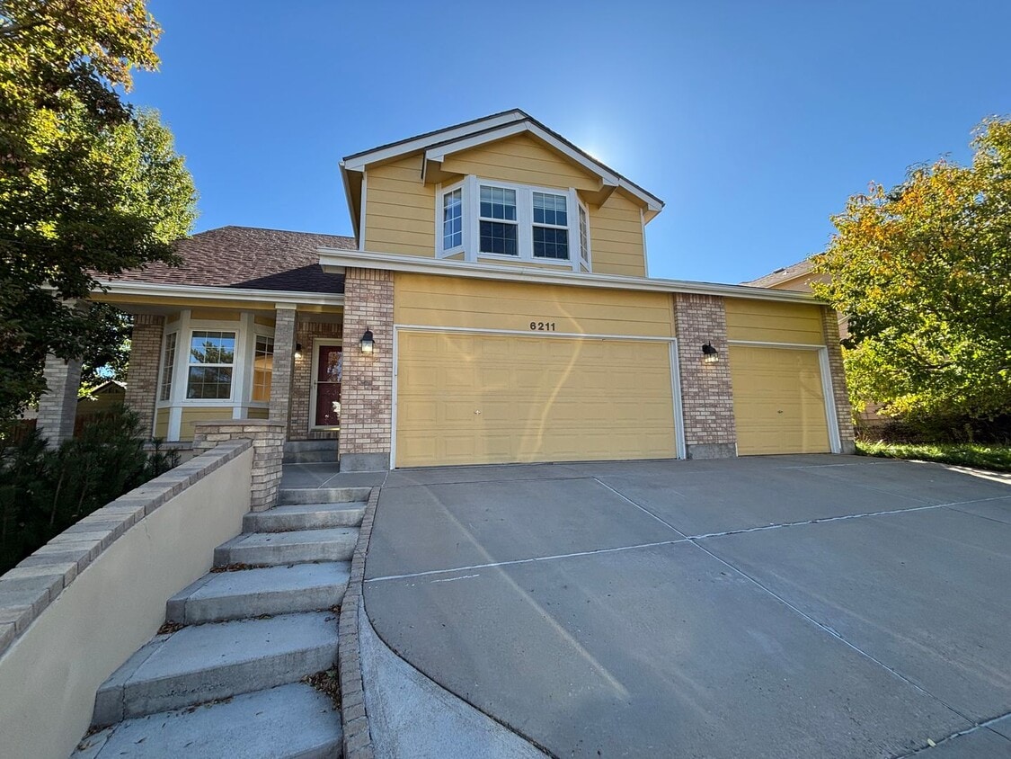 Primary Photo - 4 Bedroom, 3.5 Bathroom Home with A/C! - A...