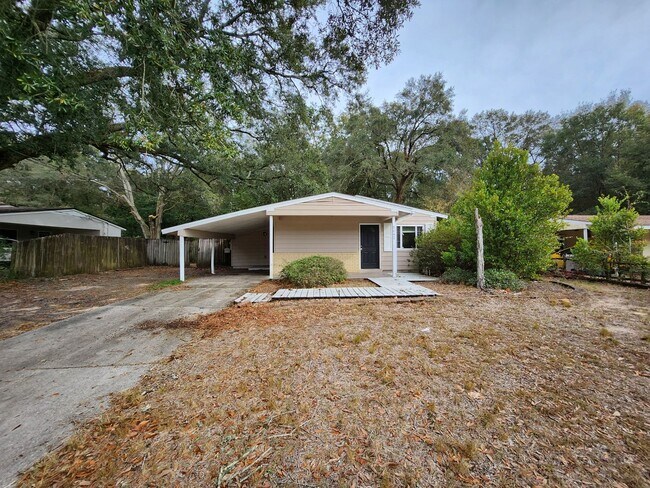 Foto del edificio - 5642 Avondale Rd Pensacola, FL 32526. Febr...