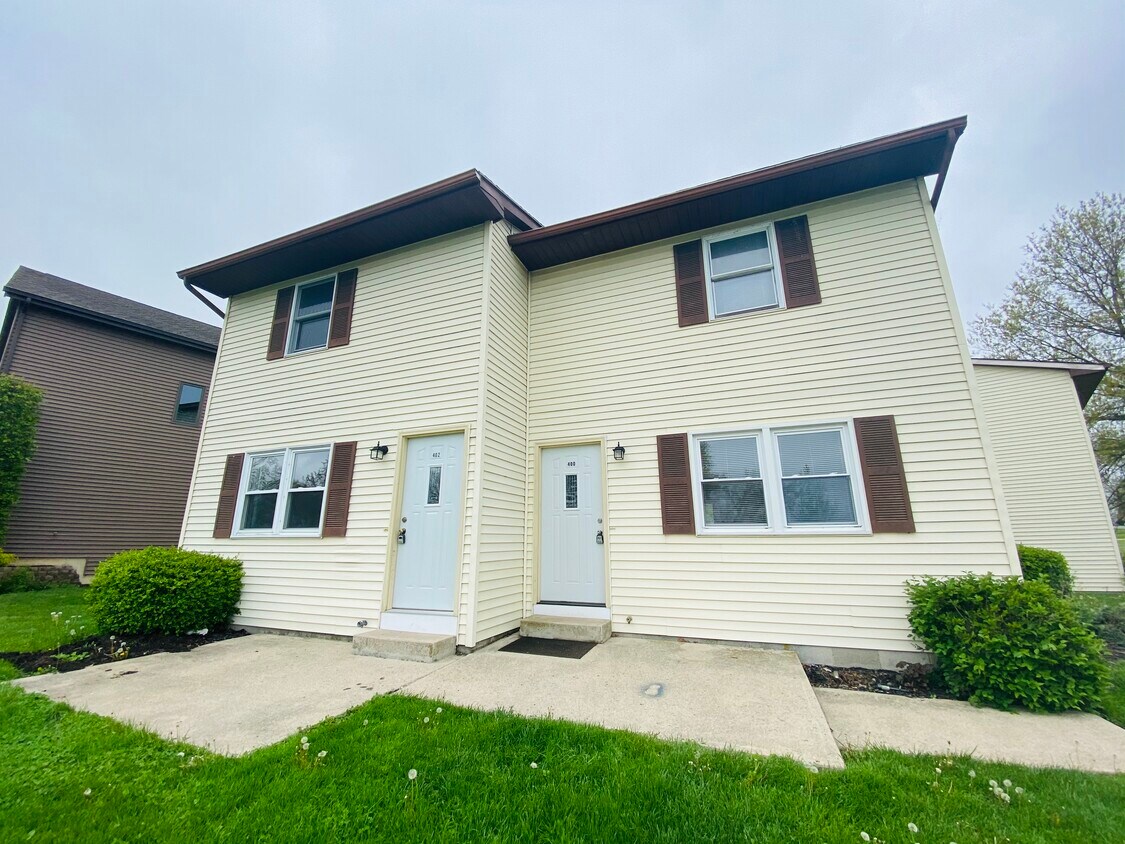 Primary Photo - 402 Parkway Dr