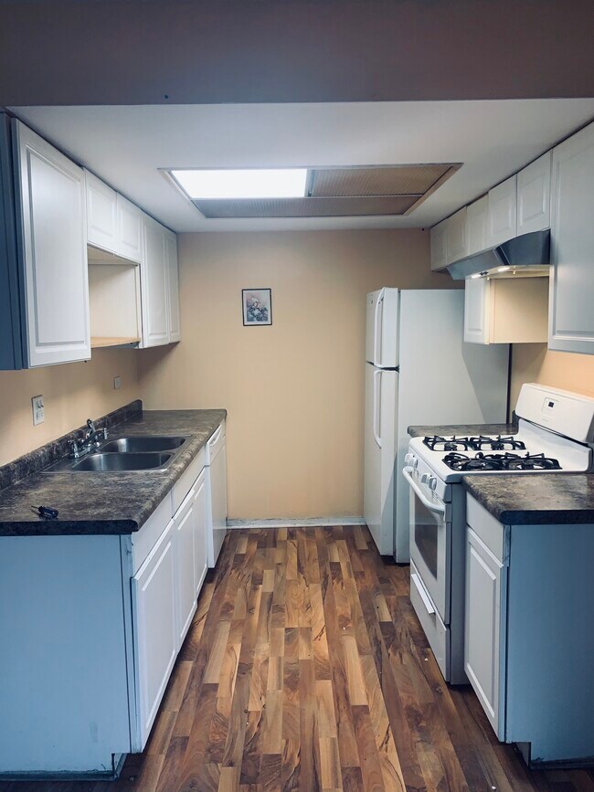 Kitchen - 1652 Rainbow Bay Ln