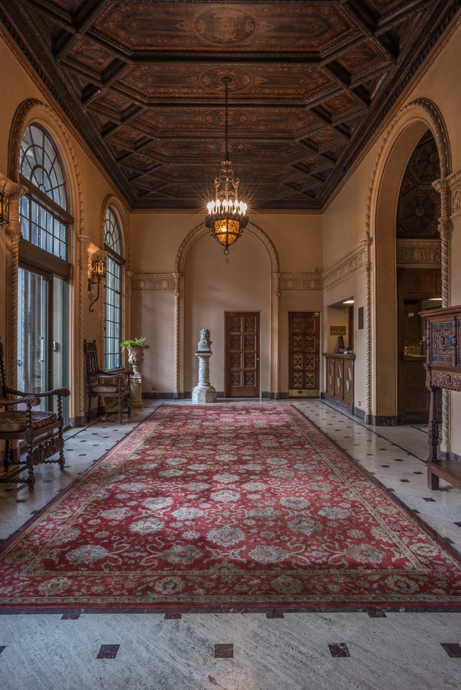 El Royale Apartments Rentals Los Angeles, CA