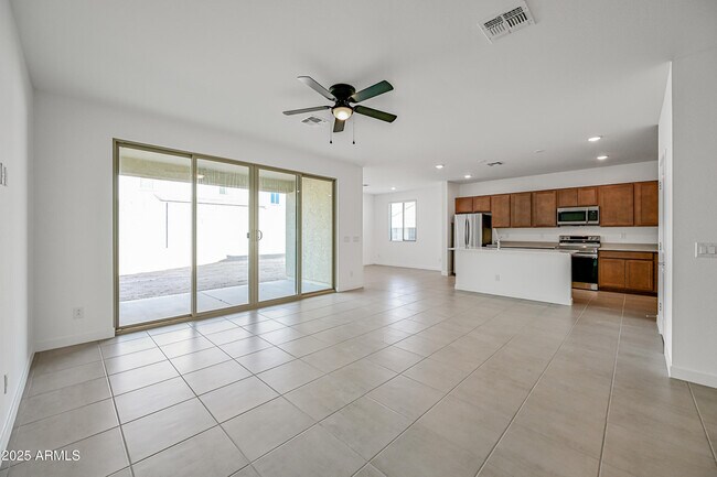 Foto del edificio - 23410 W Florence Ave