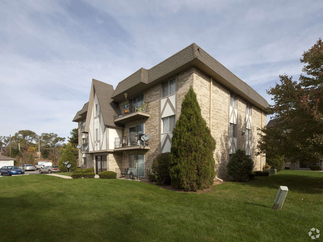 Primary Photo - 10735 Green Meadows Dr