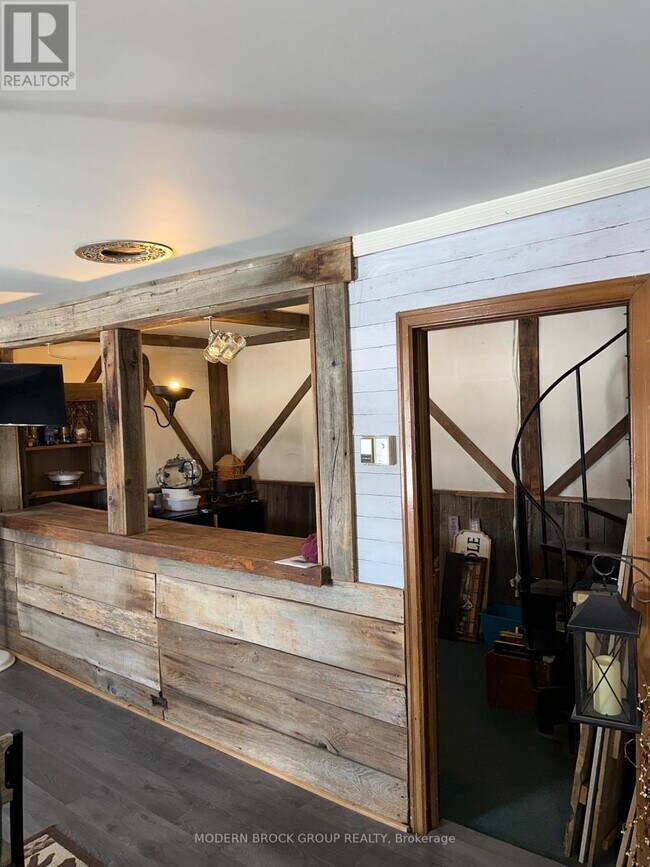 Photo du bâtiment - 320 Leacock Rd