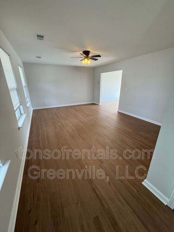 Foto del edificio - 151 Bellweather Dr