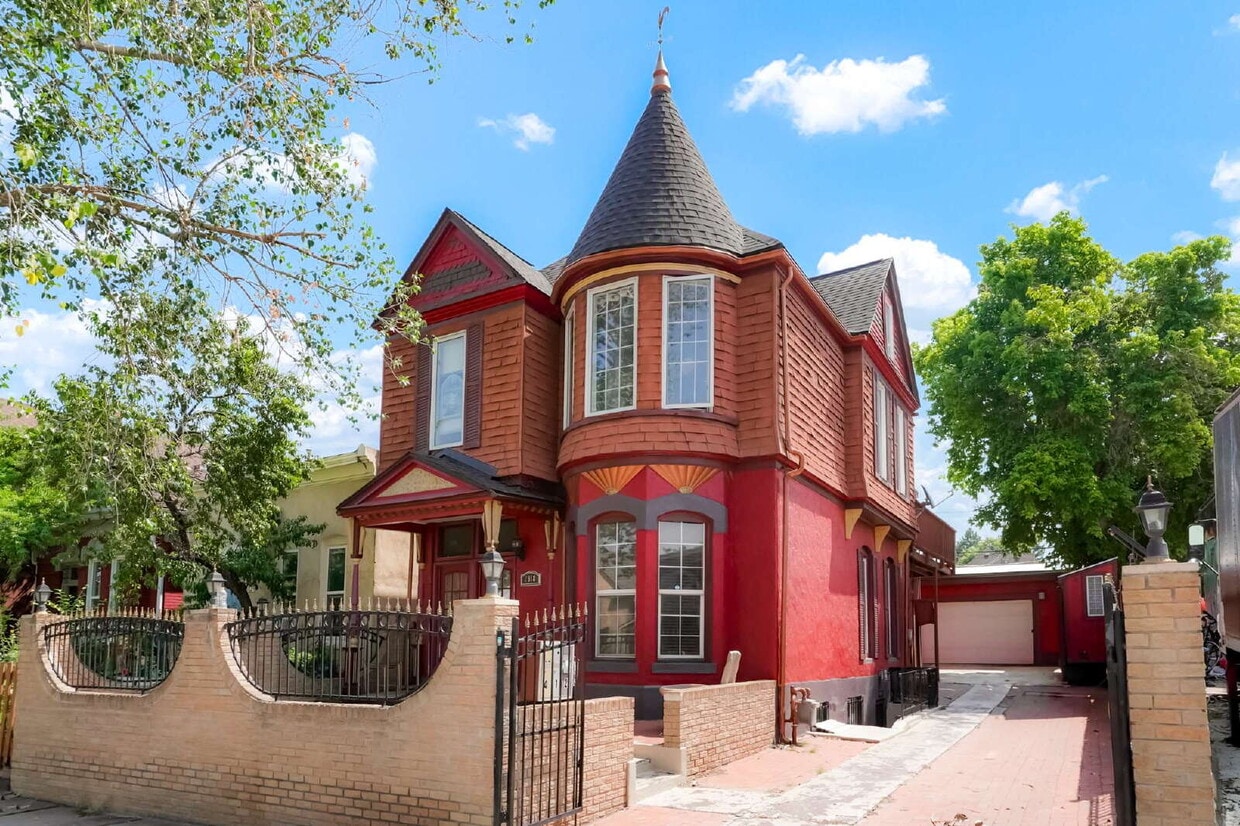 Historic 2 Bed / 1 Bath Townhome near Down... - Historic 2 Bed / 1 Bath Townhome near Down...