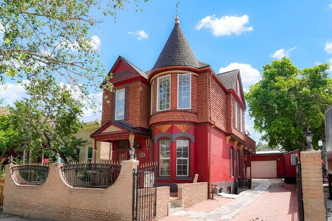 Historic 2 Bed / 1 Bath Townhome near Down... - Historic 2 Bed / 1 Bath Townhome near Down...