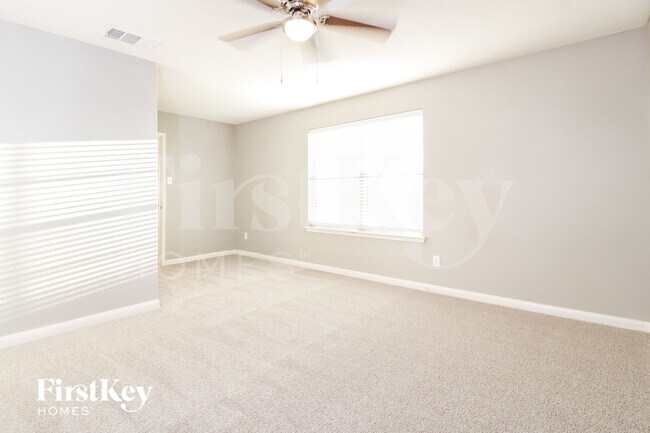 Building Photo - 5401 Zara Dr