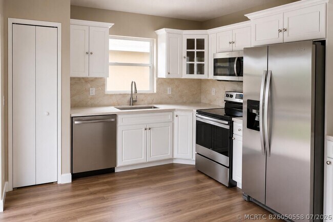 Building Photo - 125 Buffet Key