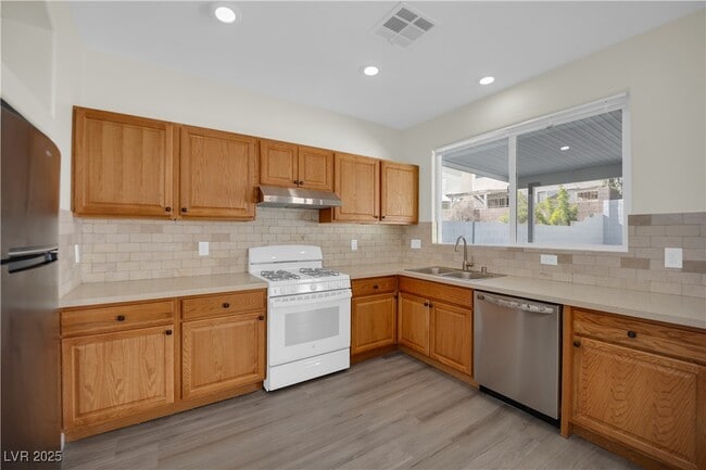 Building Photo - 9480 Windborne Ave